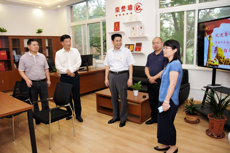 安徽省委教育工委副书记庆承松一行来色播调研指导工作