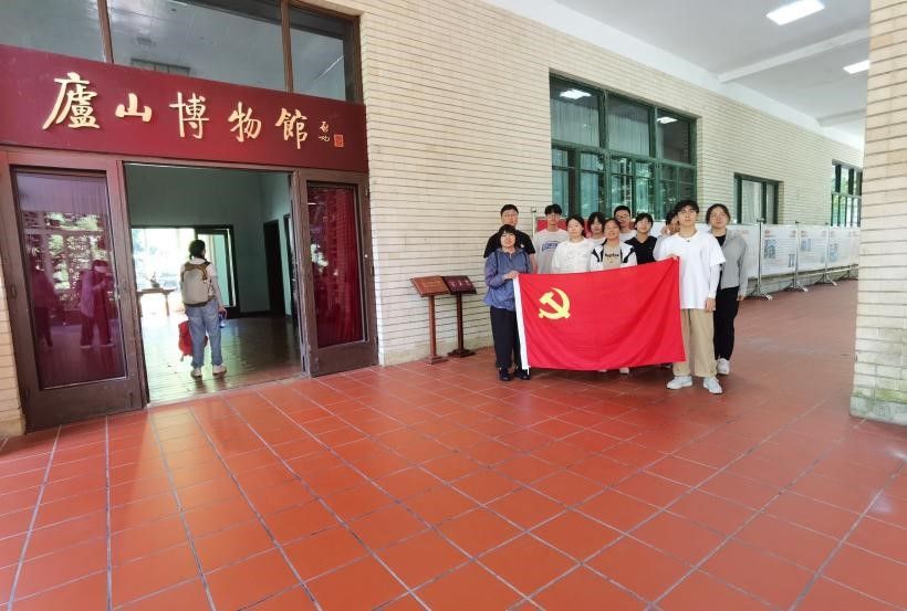 色播
教师党支部组织开展庐山红色实践活动